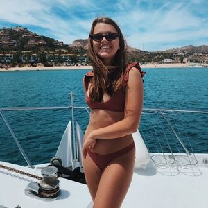 Meet your Posher, Julia